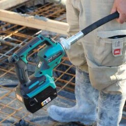 Makita 40V Max Brushless 2400mm (38mm Dia.) Concrete Vibrator Skin VR004GZ01 -Tool Promotional Store 6936819 6 3
