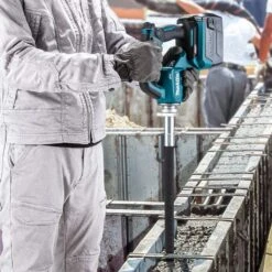 Makita 40V Max Brushless 2400mm (38mm Dia.) Concrete Vibrator Skin VR004GZ01 -Tool Promotional Store 6936819 8 3